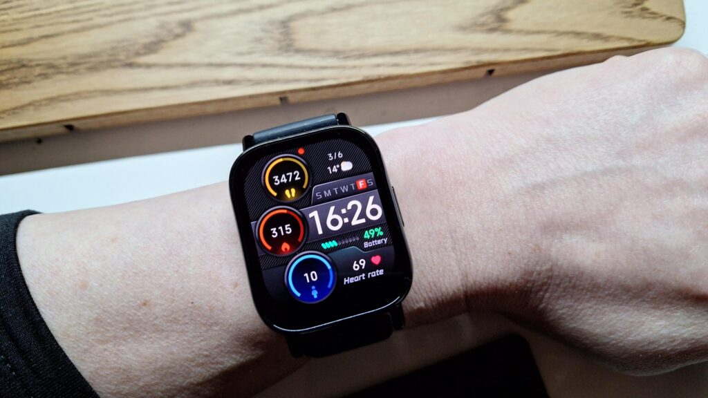 Redmi Watch 5 Lite スマートウォッチ 装着イメージ